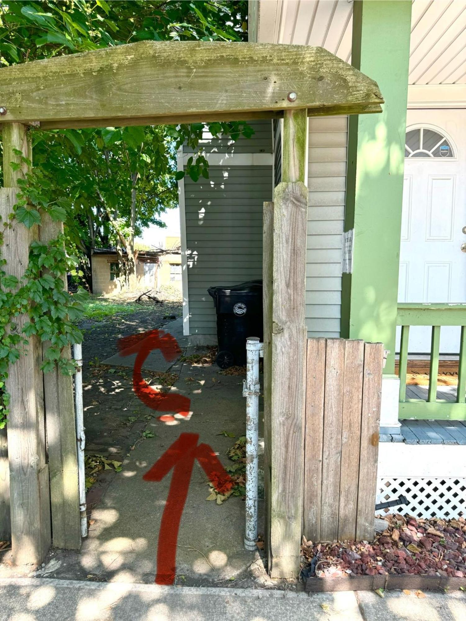 The House - Terrific W33rd *