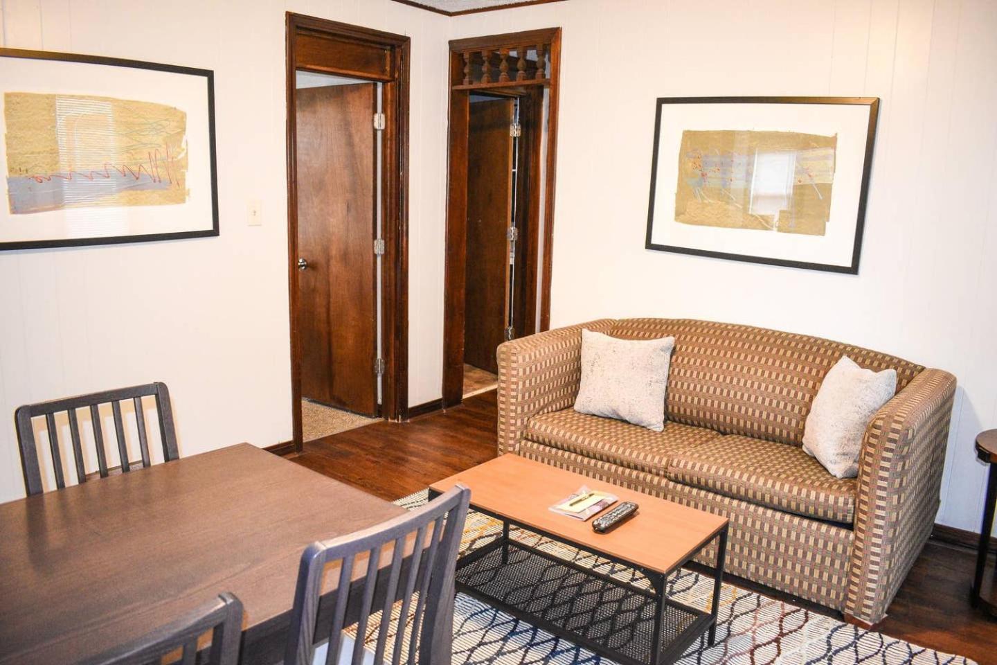Expansive Charm In Every Corner 7 Bedroom Holiday home *