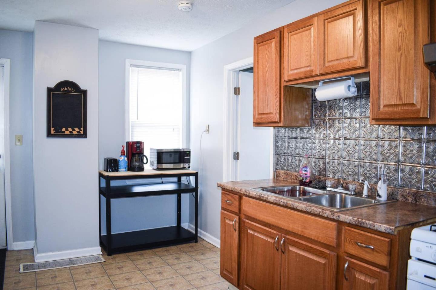 Expansive Charm In Every Corner 7 Bedroom Holiday home Cleveland