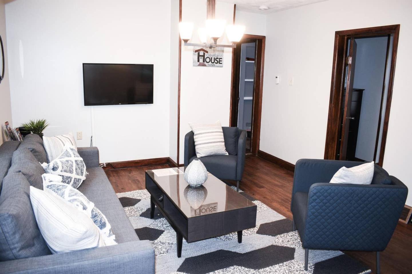 Expansive Charm In Every Corner 7 Bedroom Cleveland