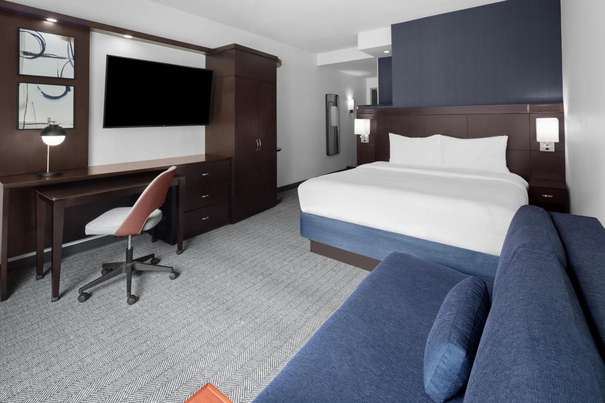 Courtyard Circle Hotel 3*