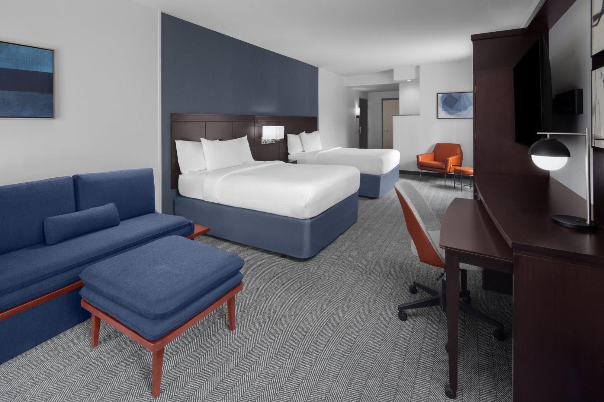 Courtyard Circle 3*