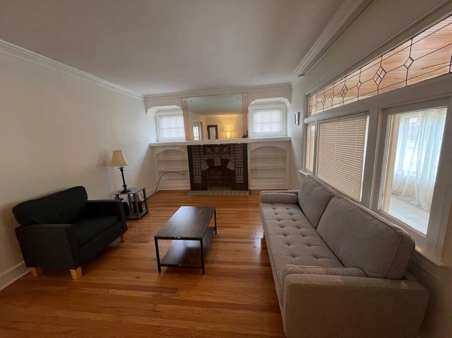 The Celi House - 2 Bedroom Bath House 10min Downtown & Airport Near Clinic Fairview *
