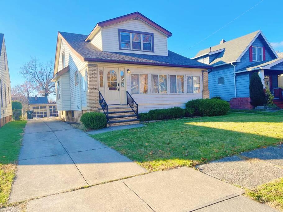 Apartment The Celi House - 2 Bedroom Bath House 10min Downtown & Airport Near Clinic Fairview *