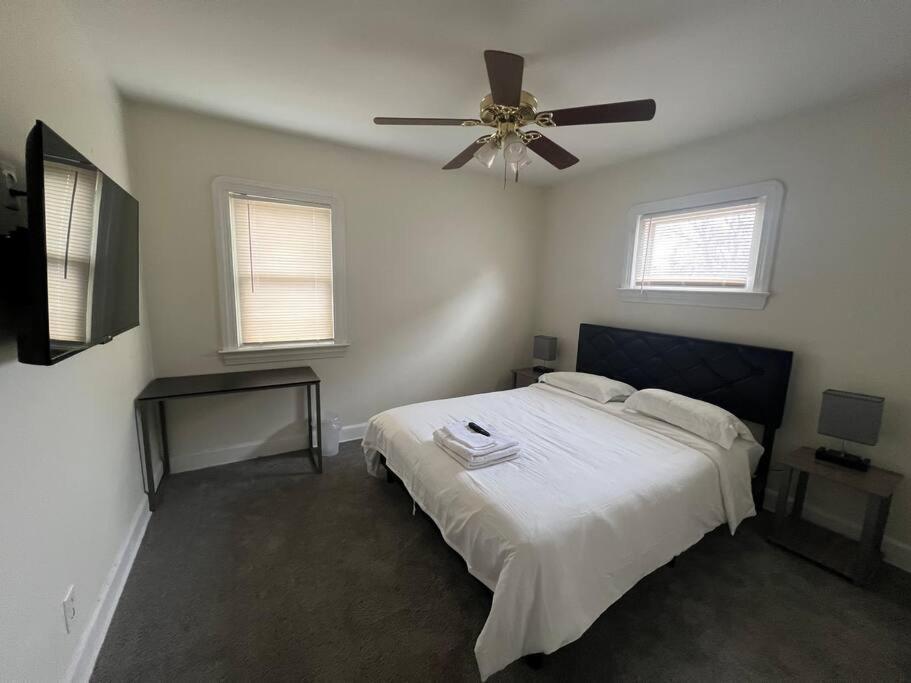 The Celi House - 2 Bedroom Bath House 10min Downtown & Airport Near Clinic Fairview * Cleveland