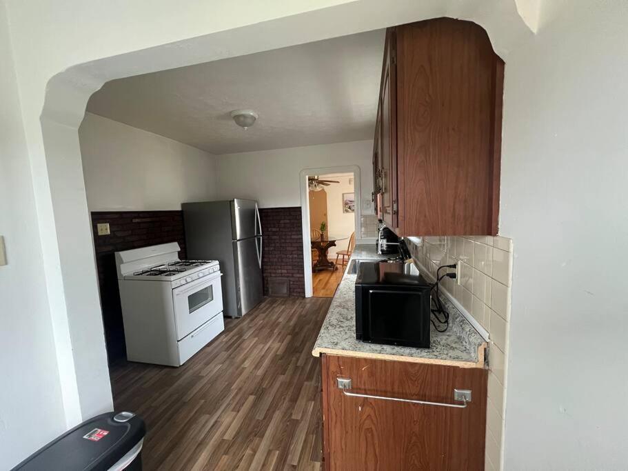 Apartment The Celi House - 2 Bedroom Bath House 10min Downtown & Airport Near Clinic Fairview