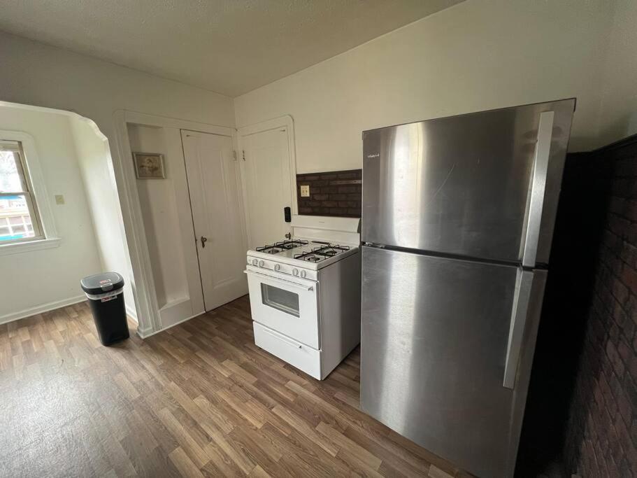 The Celi House - 2 Bedroom Bath House 10min Downtown & Airport Near Clinic Fairview *