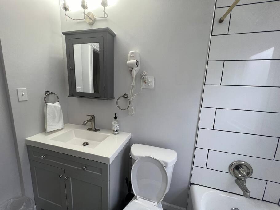 The Celi House - 2 Bedroom Bath House 10min Downtown & Airport Near Clinic Fairview Apartment