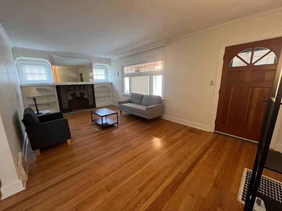 The Celi House - 2 Bedroom Bath House 10min Downtown & Airport Near Clinic Fairview *