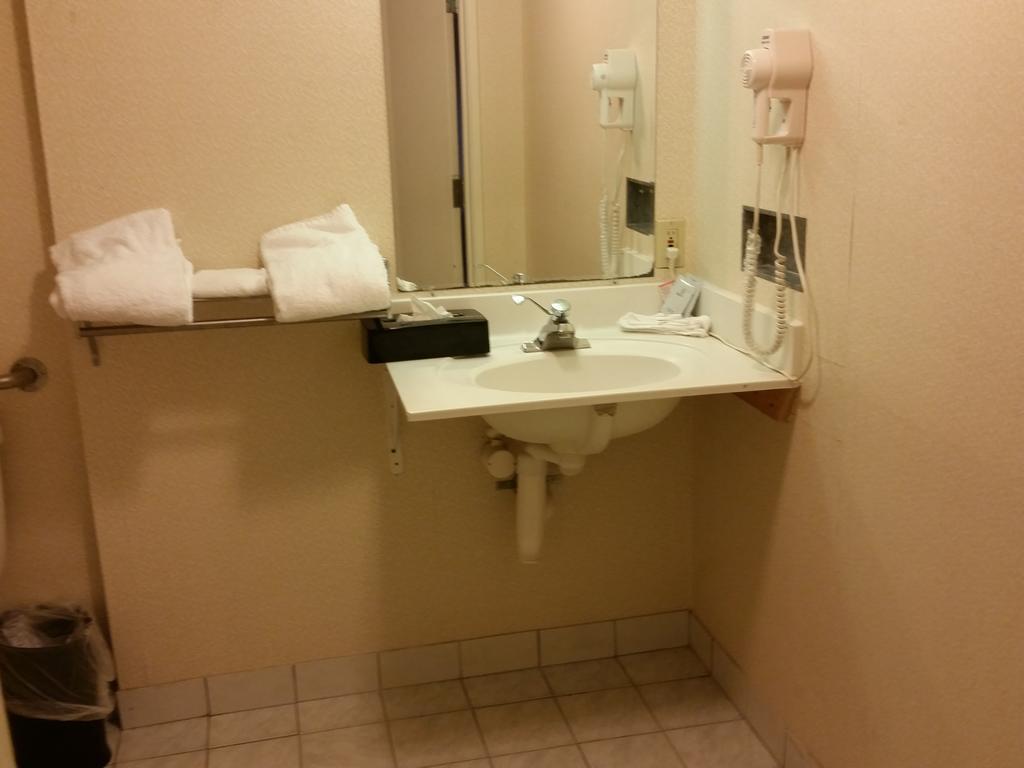 And Hotel 2*