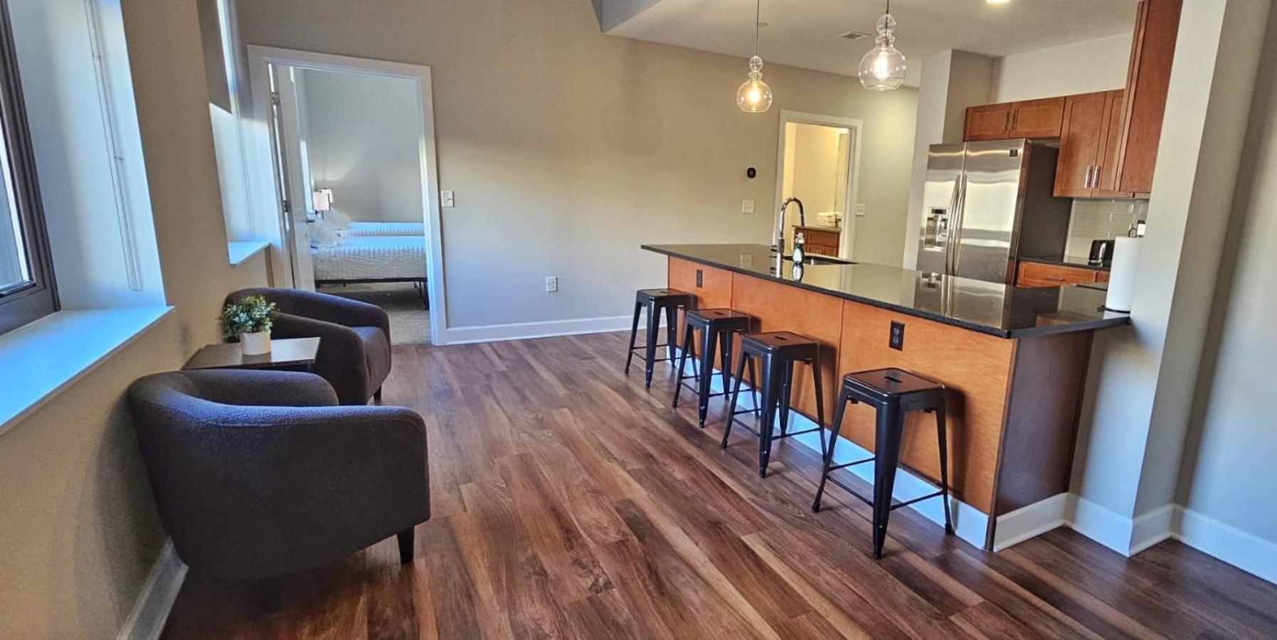 Downtown Sq Stadium, Casino, Rock Hall, Clinic Apartment *