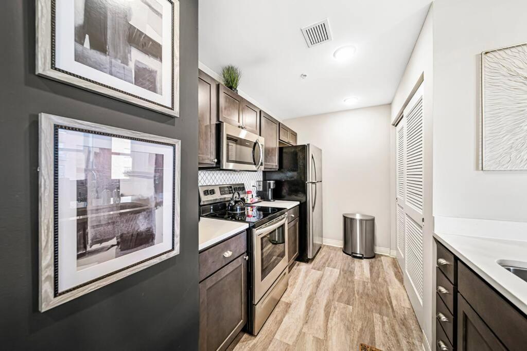 Heart Of Dt With View Enjoy Pool And Steam In Playhouse View 803