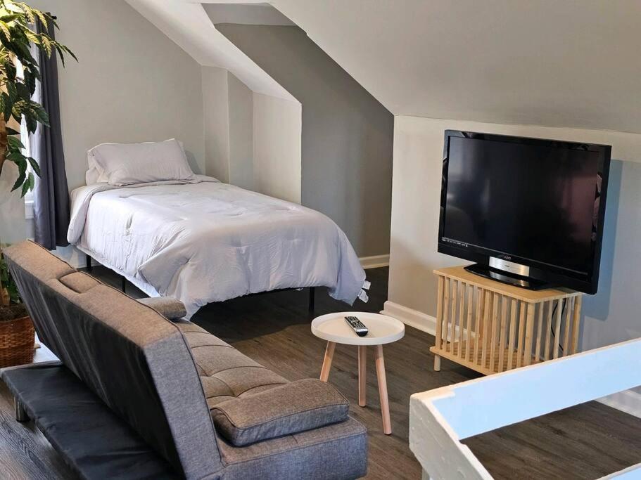 Apartment Spacious In The Heart Of It Cleveland