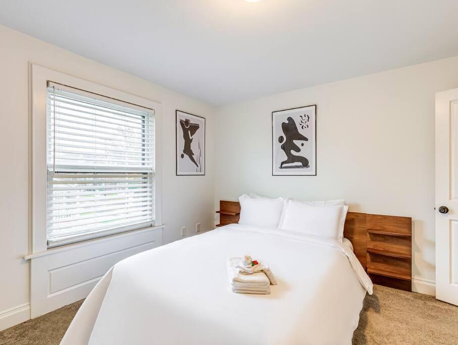 Holiday home Upscale Historic Near Downtown, Hall Of Fame, Beach, Arenas *