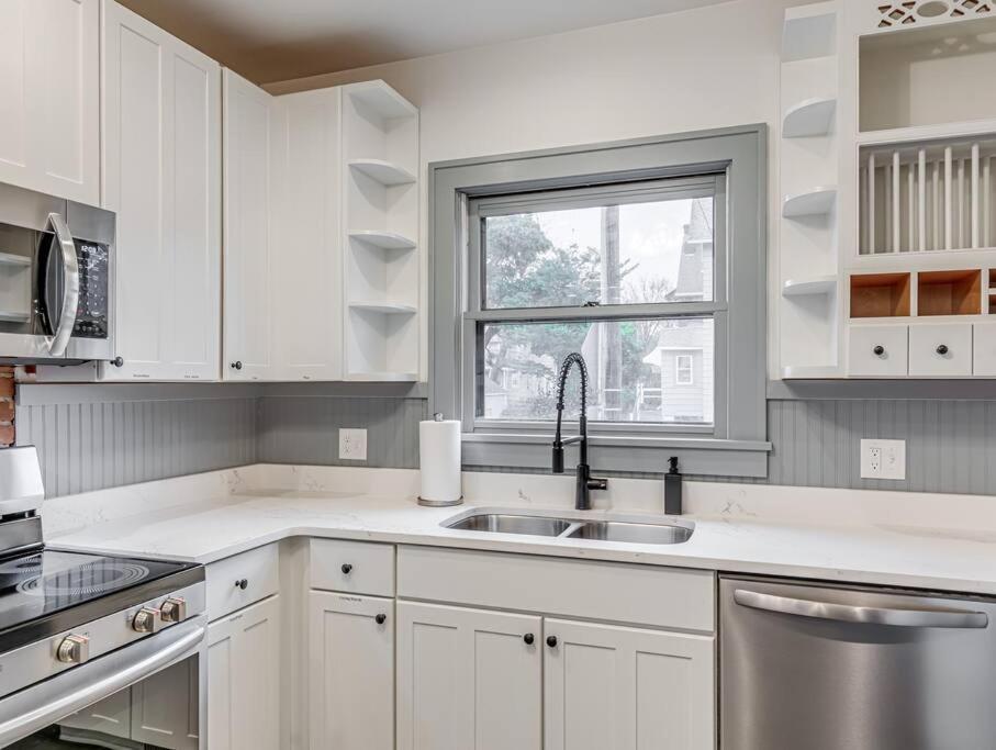 Holiday home Upscale Historic Near Downtown, Hall Of Fame, Beach, Arenas Cleveland