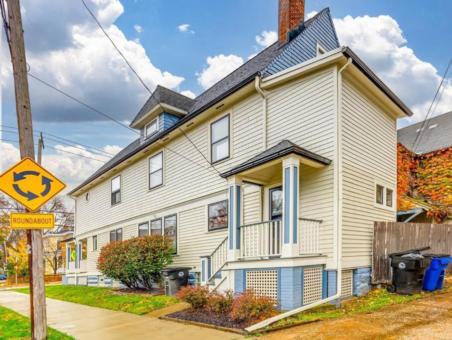 Holiday home Upscale Historic Near Downtown, Hall Of Fame, Beach, Arenas *
