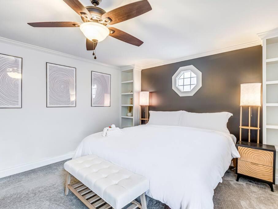Upscale Historic Near Downtown, Hall Of Fame, Beach, Arenas Holiday home Cleveland