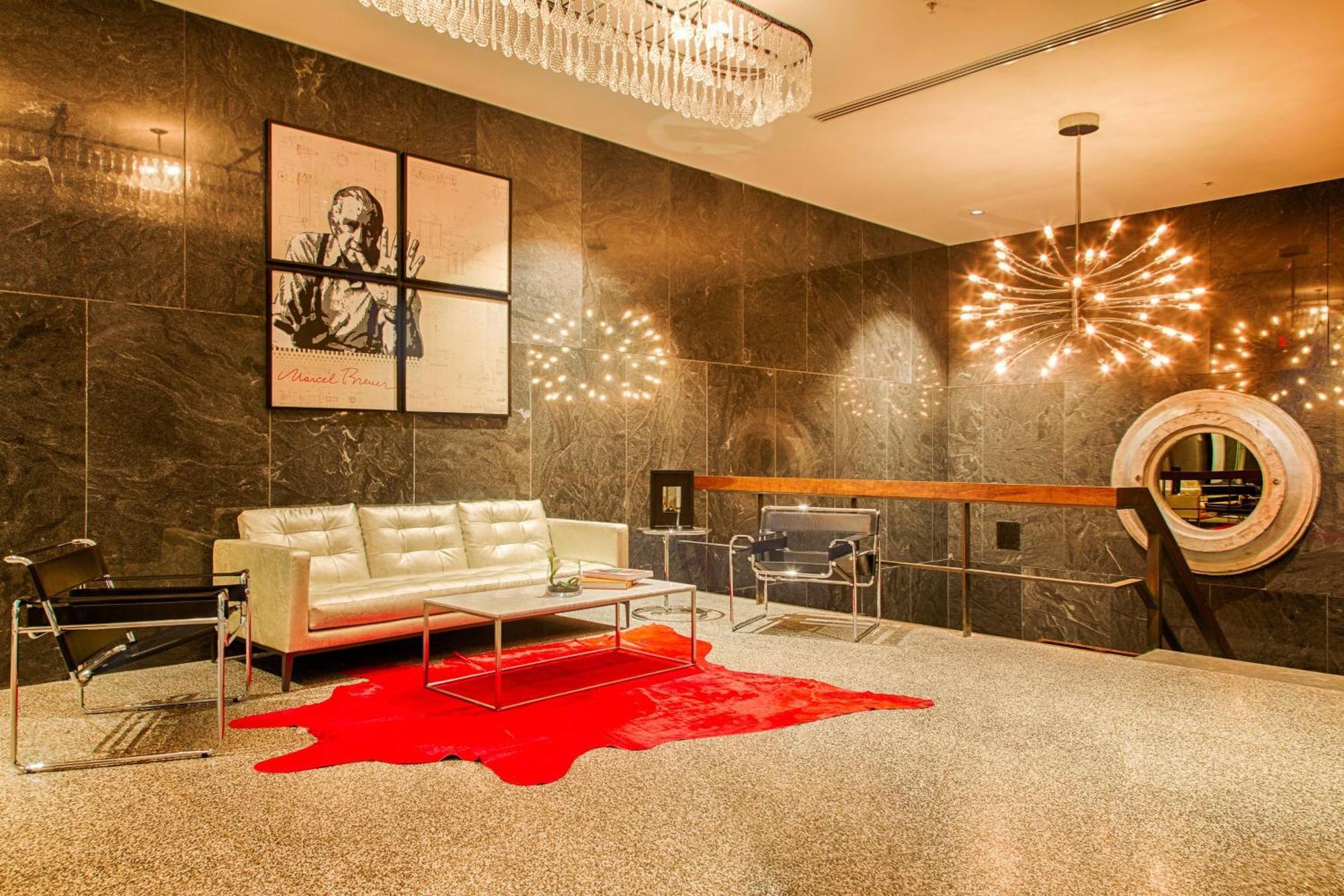 Metropolitan At The 9, Autograph Collection