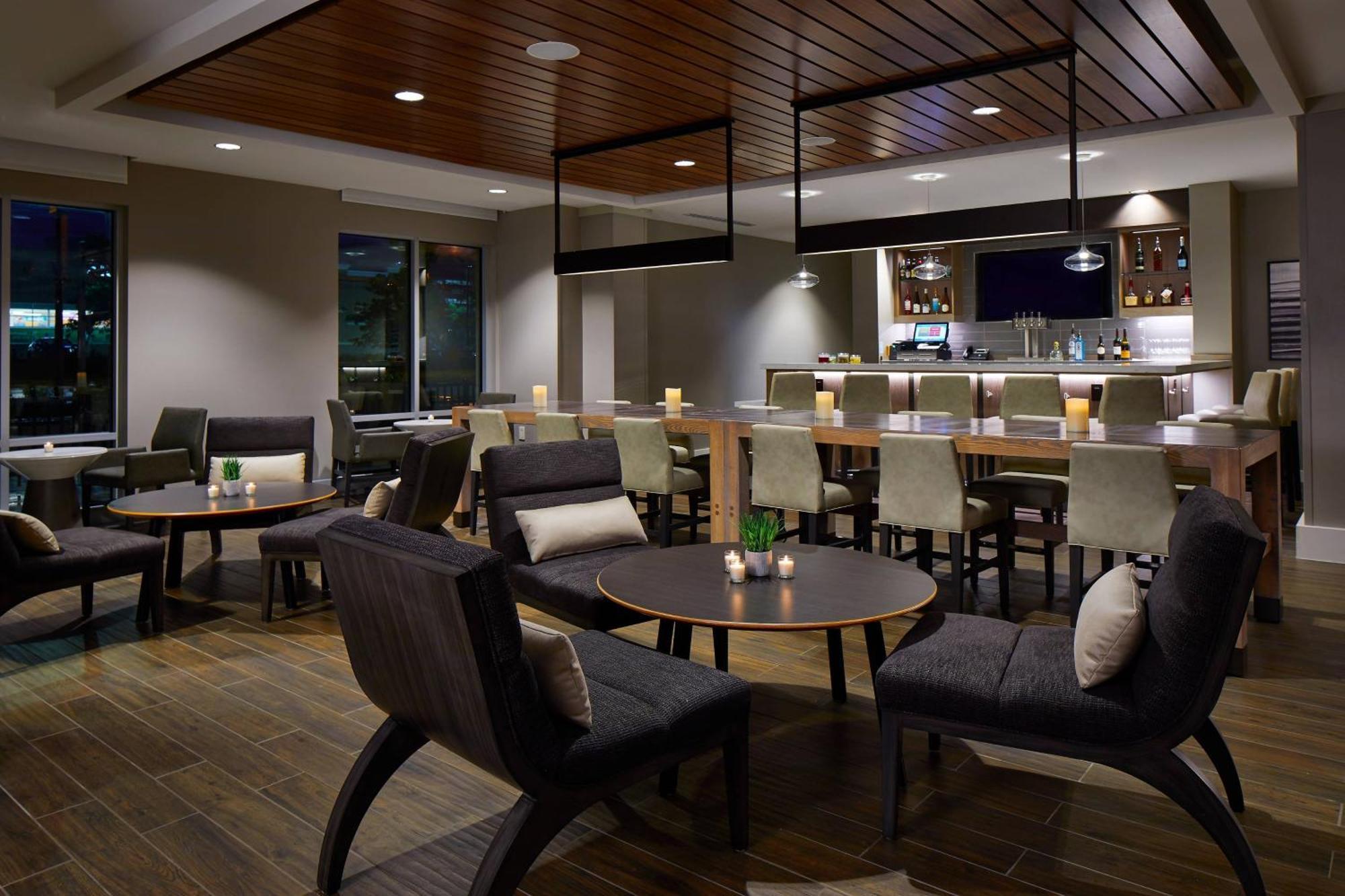 Hotel By Marriott Circle/medical Center 3*