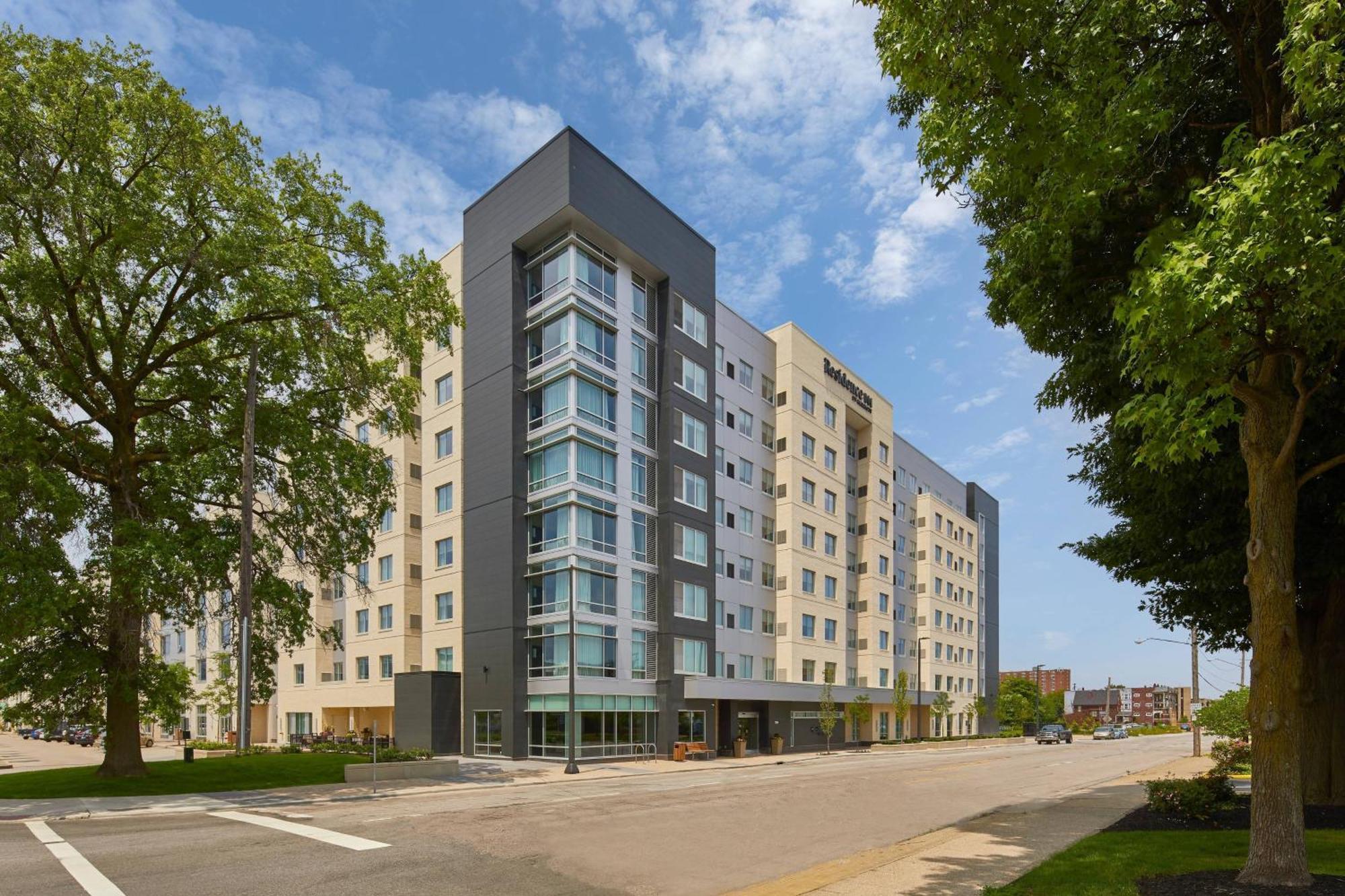 Hotel By Marriott Circle/medical Center 3*