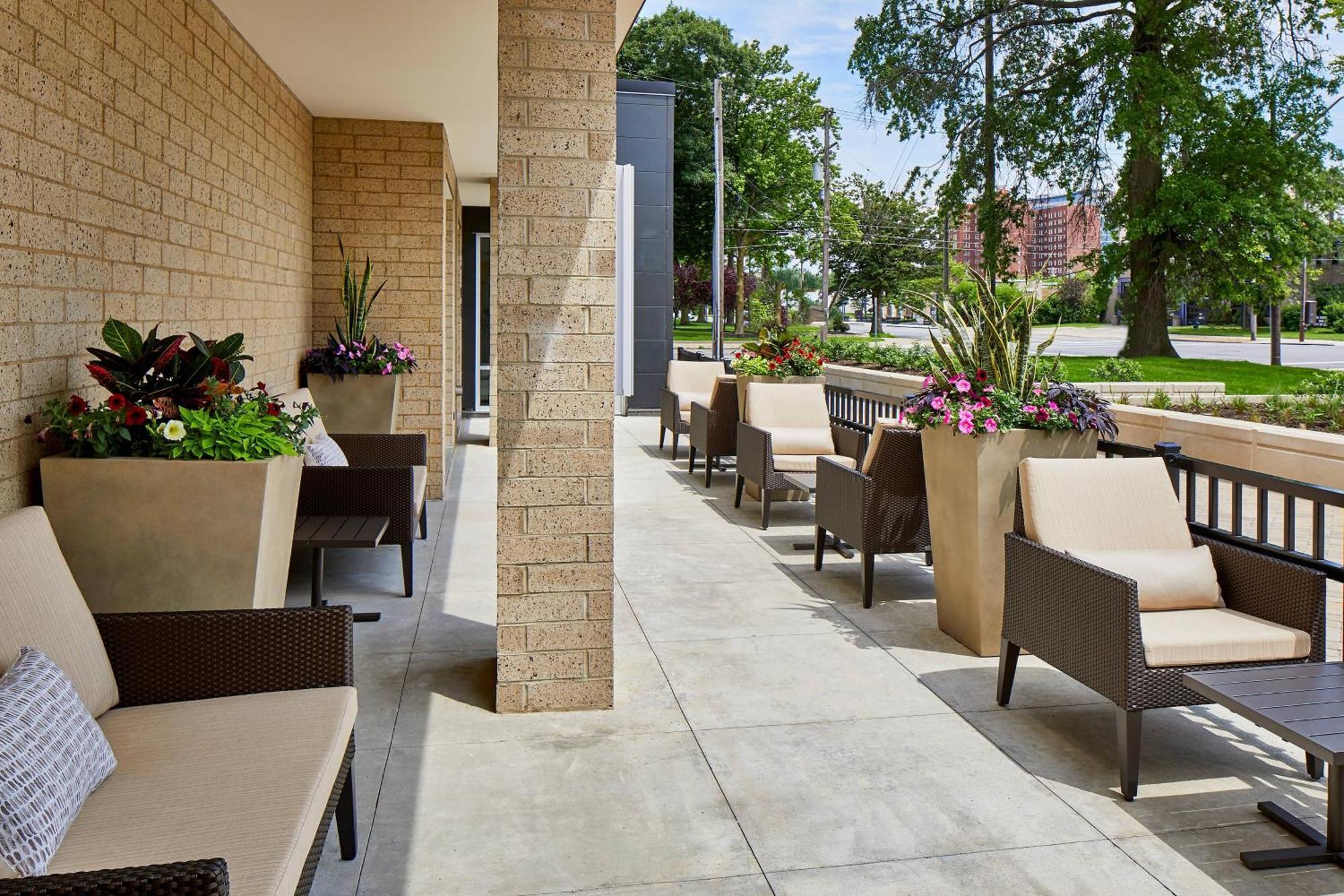 By Marriott Circle/medical Center Hotel Cleveland