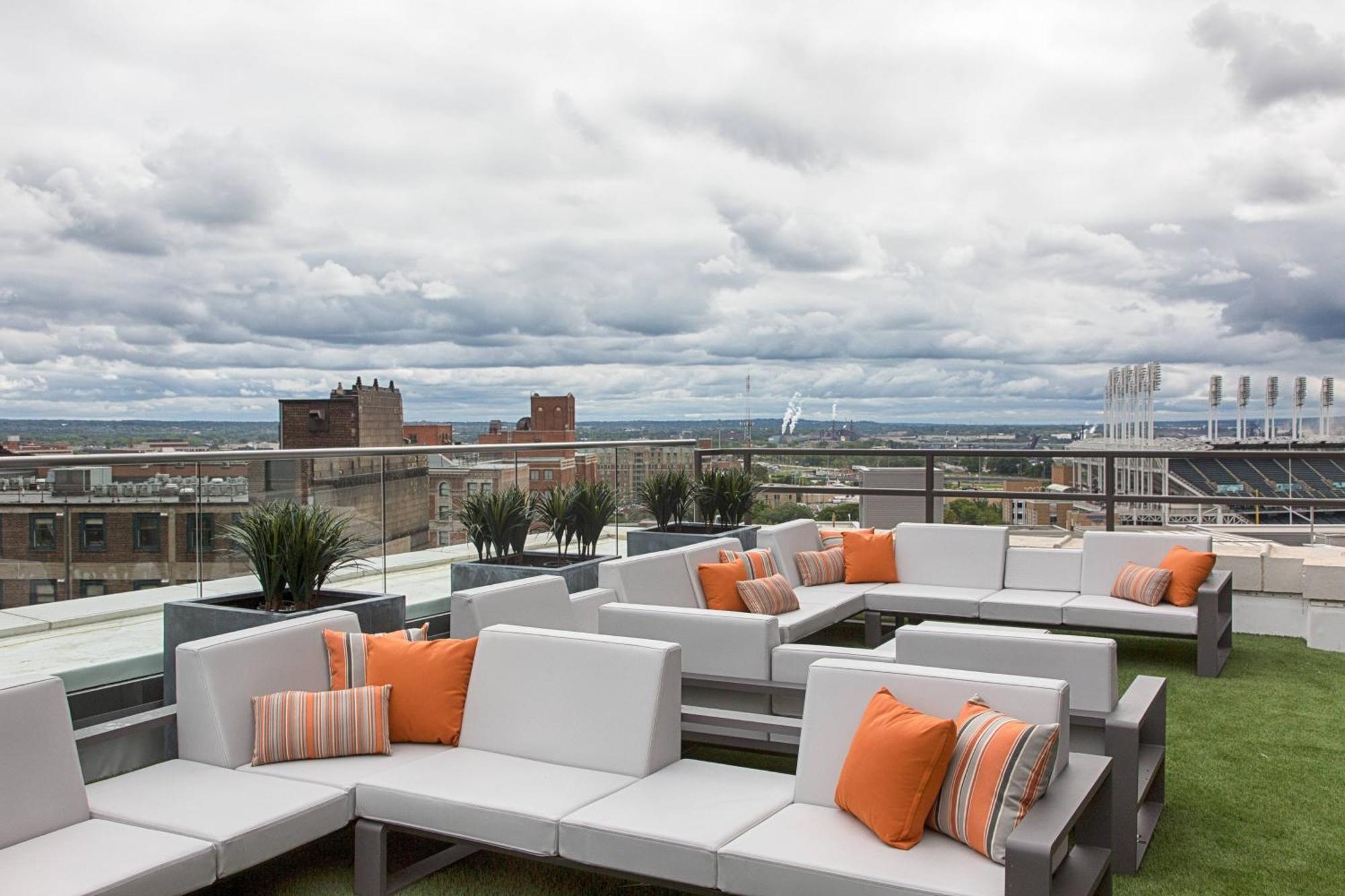 Metropolitan At The 9, Autograph Collection