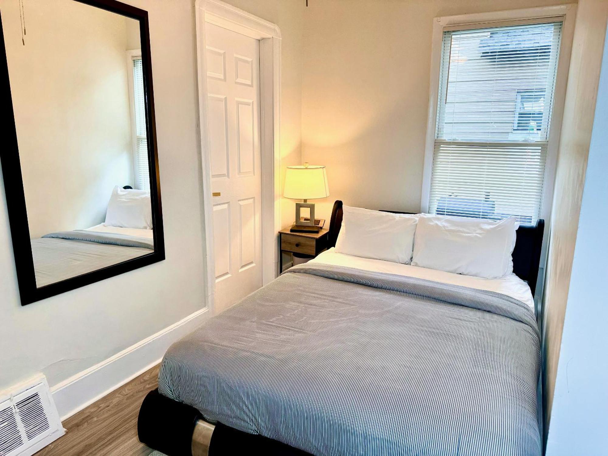 The House - Henninger Lower V1 Apartment Cleveland