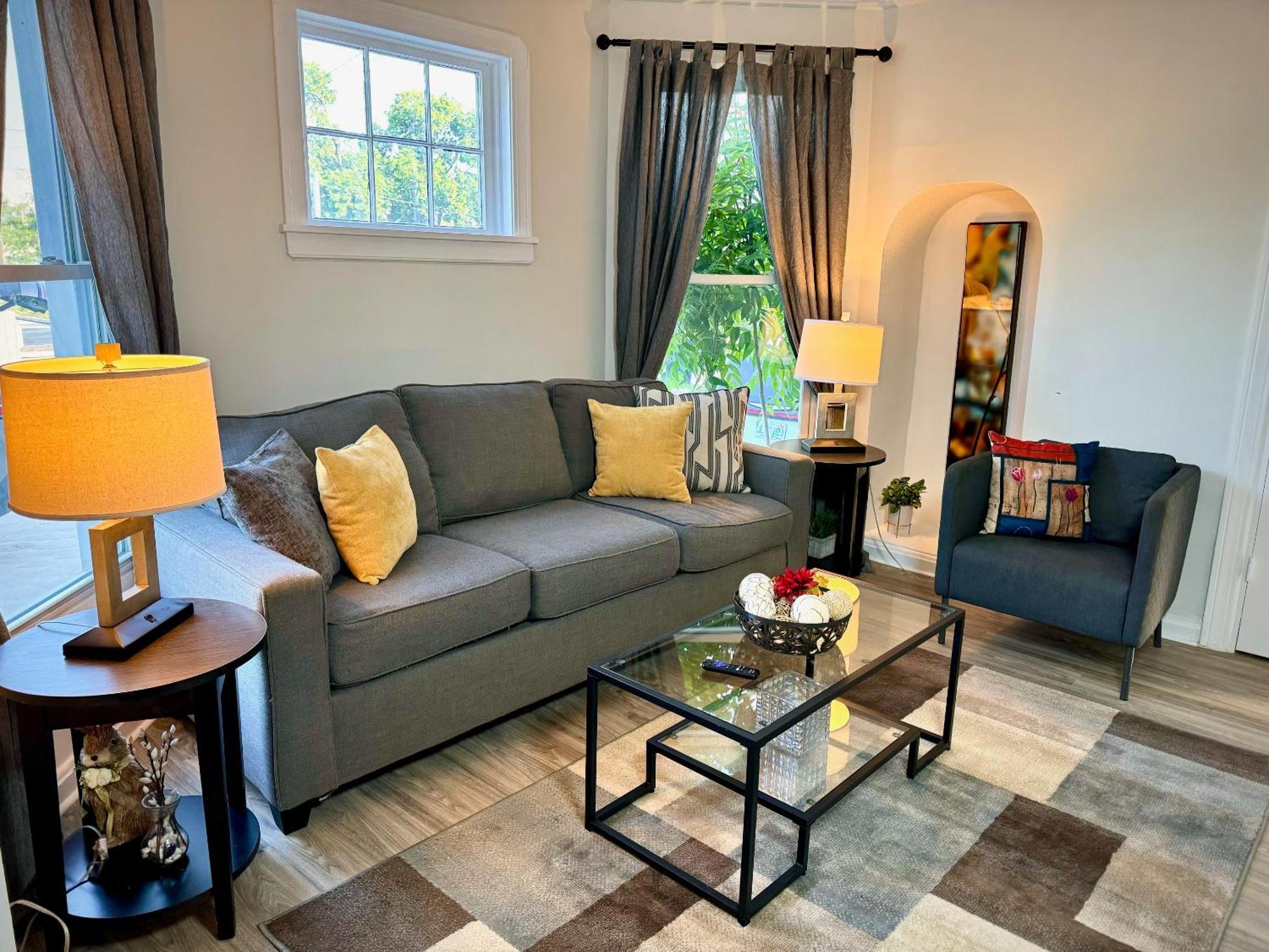 The House - Henninger Lower V1 Apartment