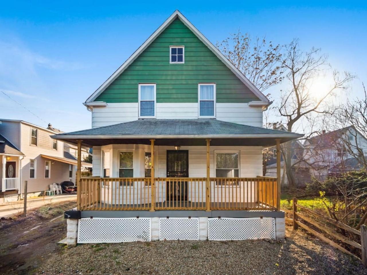 Large Renovated 4 Bedroom 9 Min To Downtown Cle * Cleveland