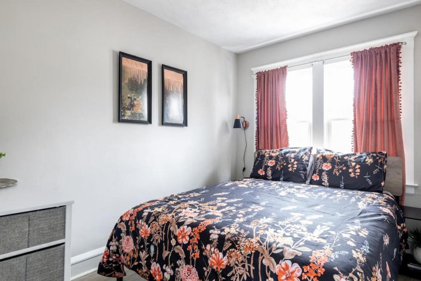 Holiday home Large Renovated 4 Bedroom 9 Min To Downtown Cle Cleveland