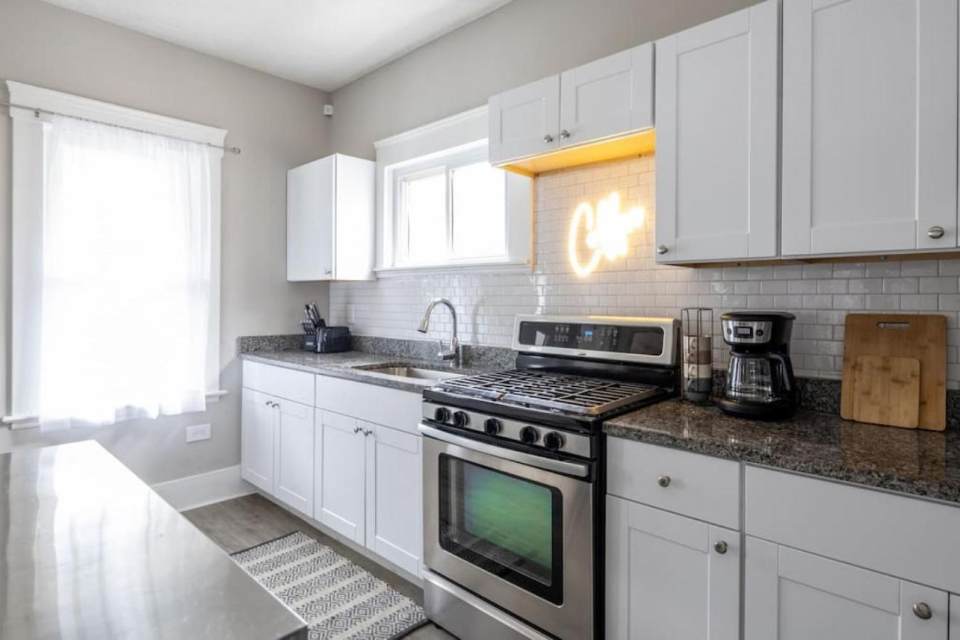 Holiday home Large Renovated 4 Bedroom 9 Min To Downtown Cle Cleveland