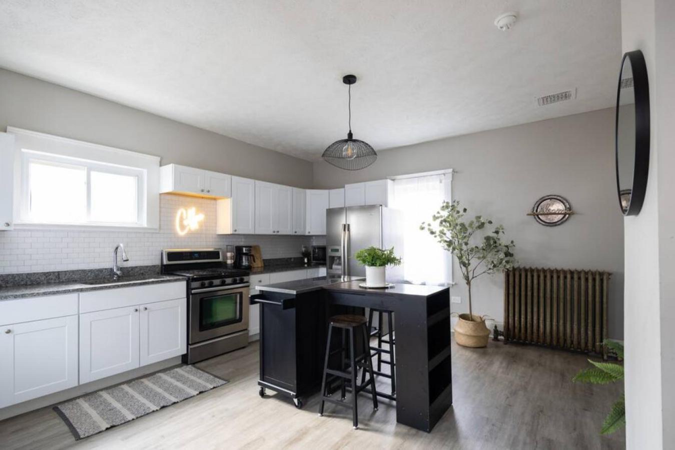 Holiday home Large Renovated 4 Bedroom 9 Min To Downtown Cle *