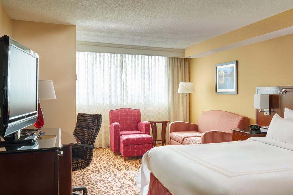 Wyndham Airport Hotel