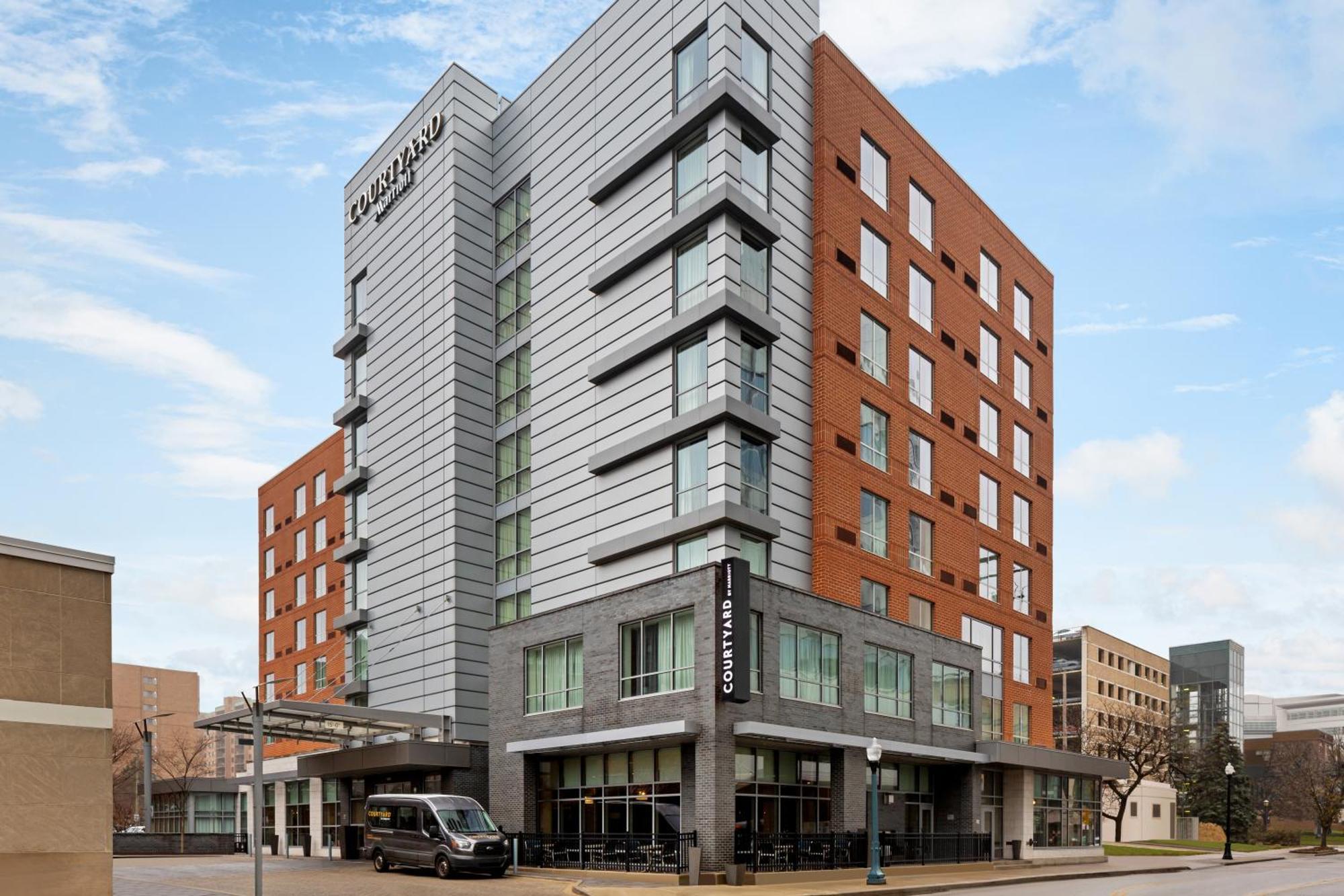 Courtyard Circle Hotel Cleveland