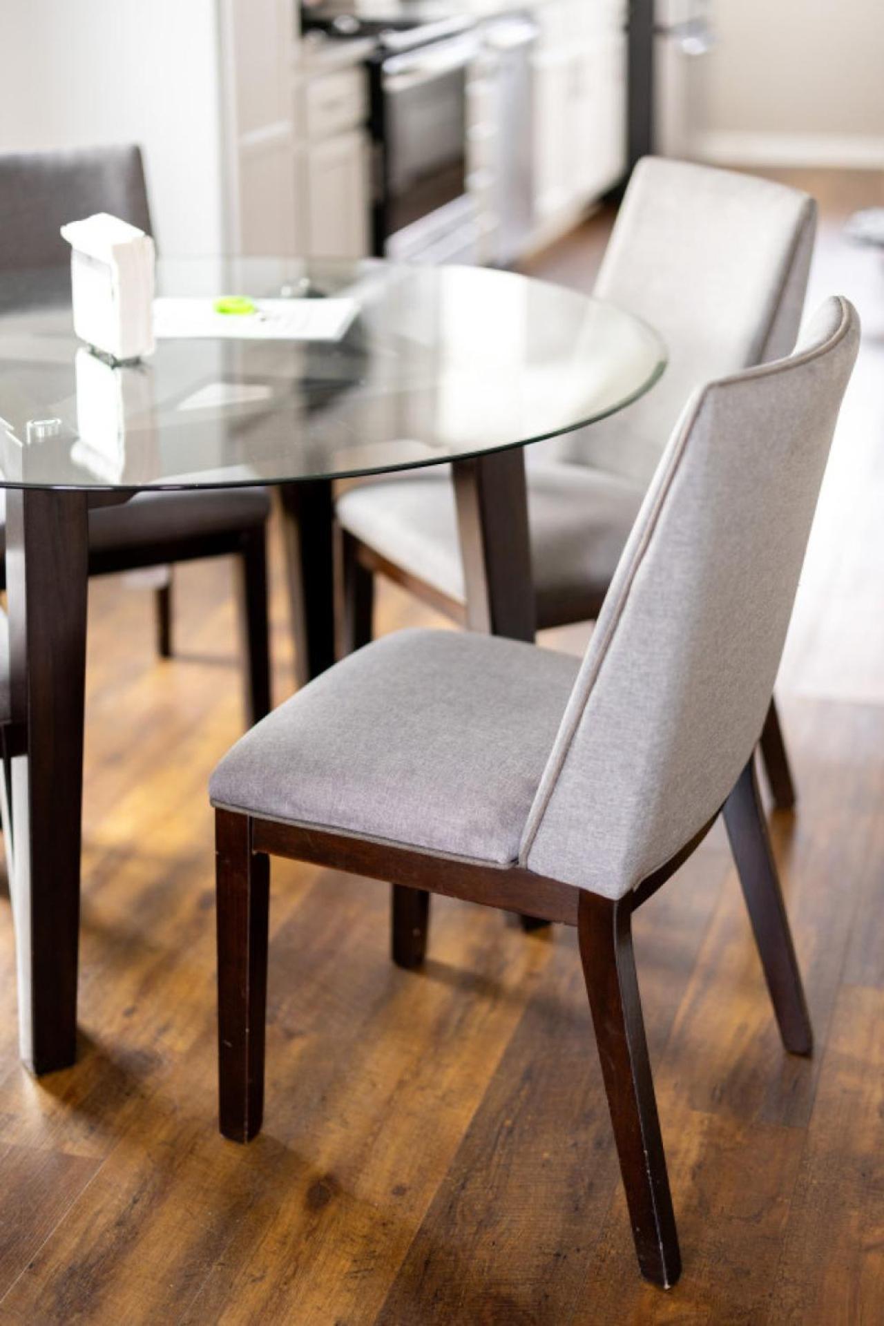 Holiday home Luxury Downtown Townhome Private Garage Unit 4 *