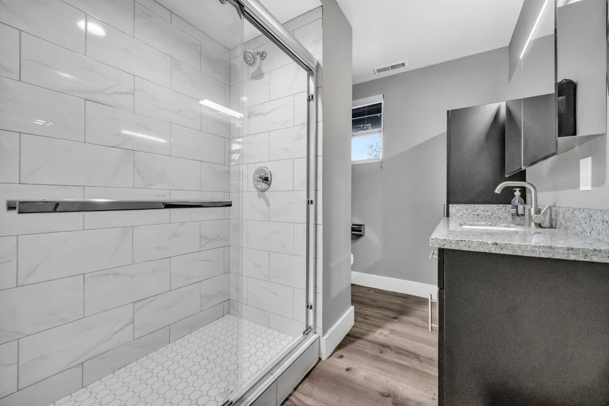 Apartment Cle 2br 1ba 5 Min Walk To Cle Clinic #12 *