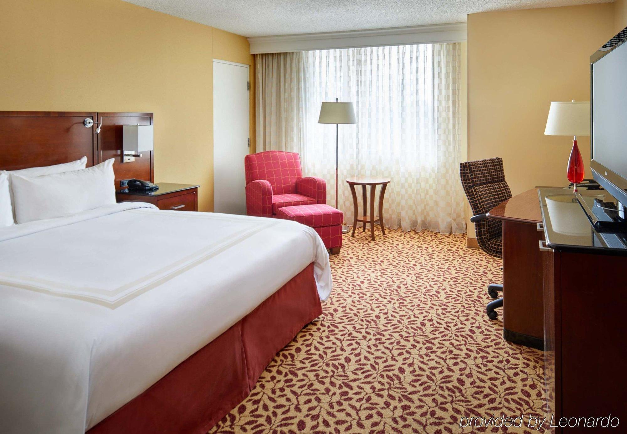 Wyndham Airport 3*