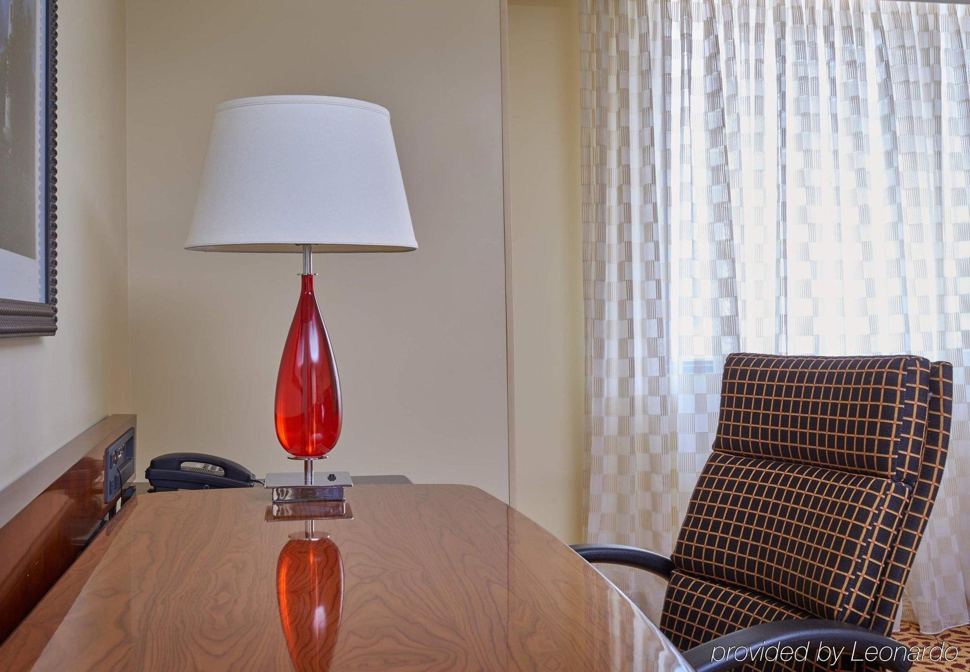 Wyndham Airport Hotel 3*