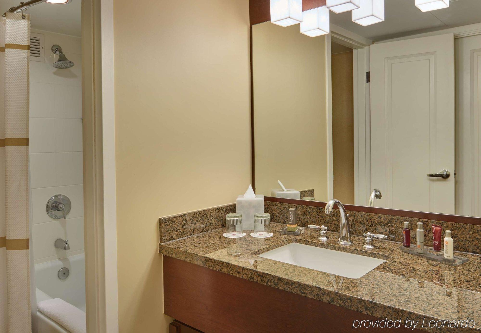 Wyndham Airport 3*