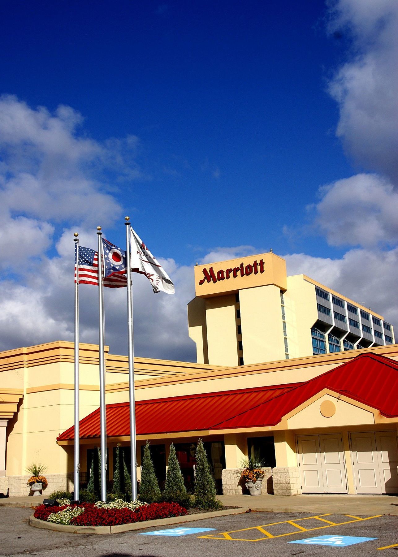 Hotel Wyndham Airport 3*