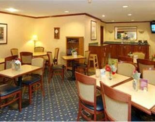 La Quinta By Wyndham - Airport North Hotel 3*