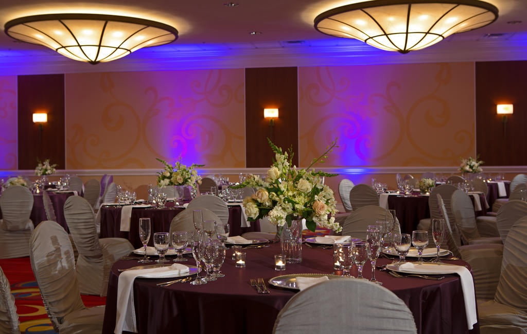 Wyndham Airport Hotel 3*