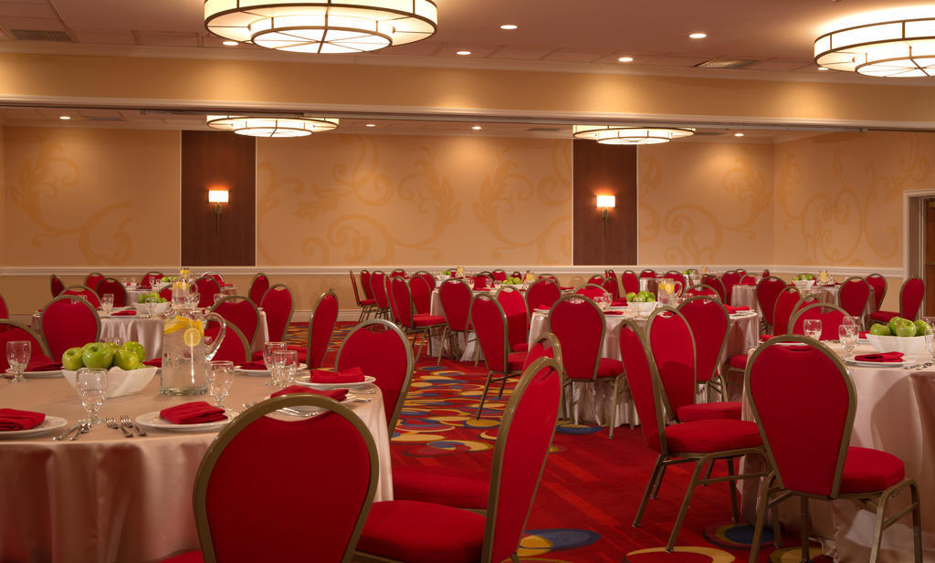 Wyndham Airport Hotel