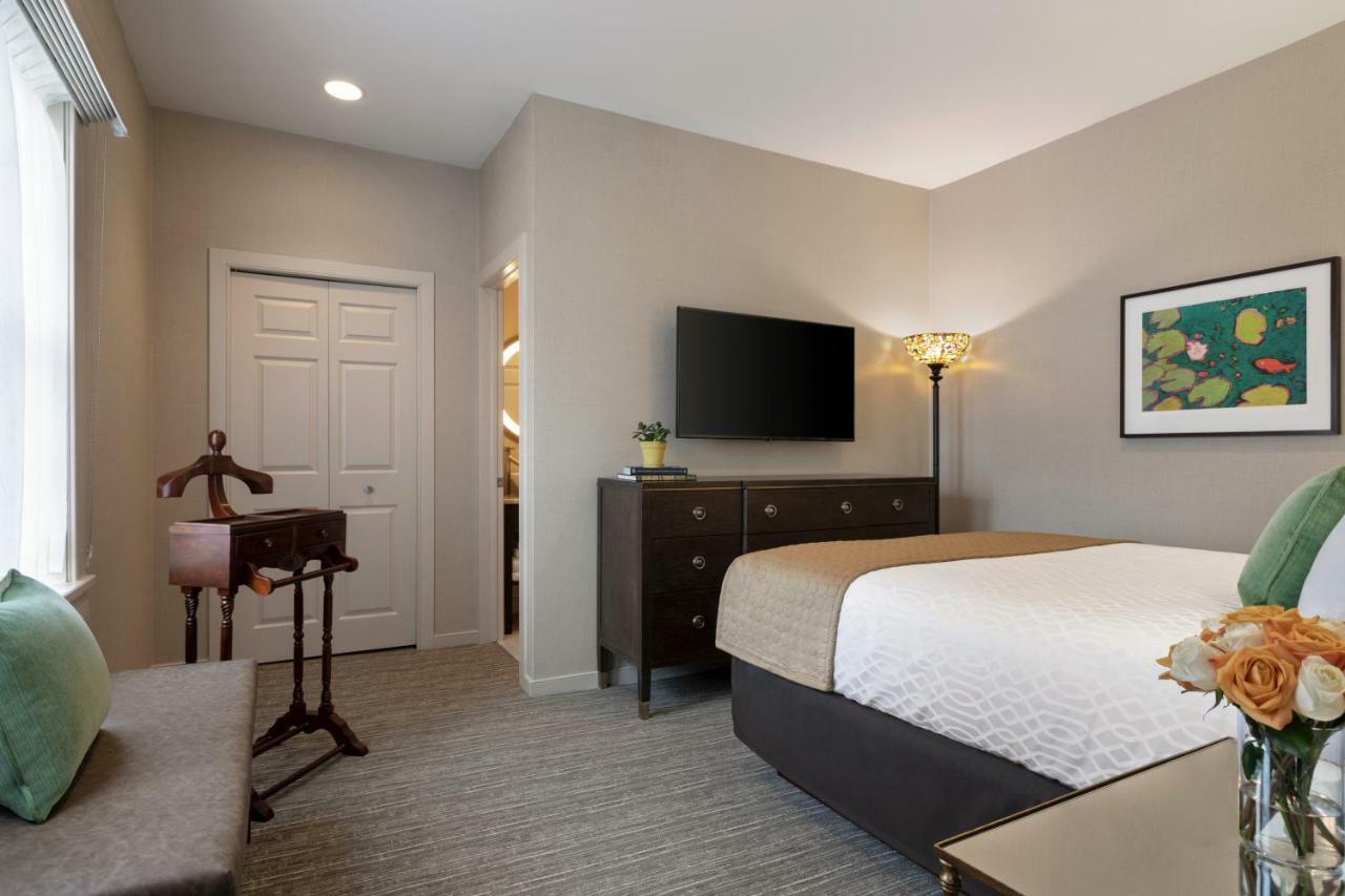 The Glidden House 3*