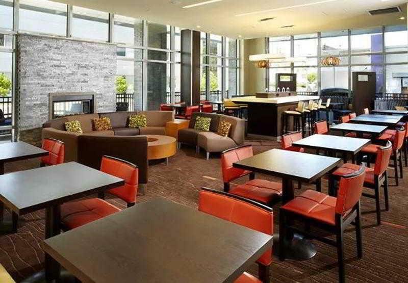Courtyard Circle 3*