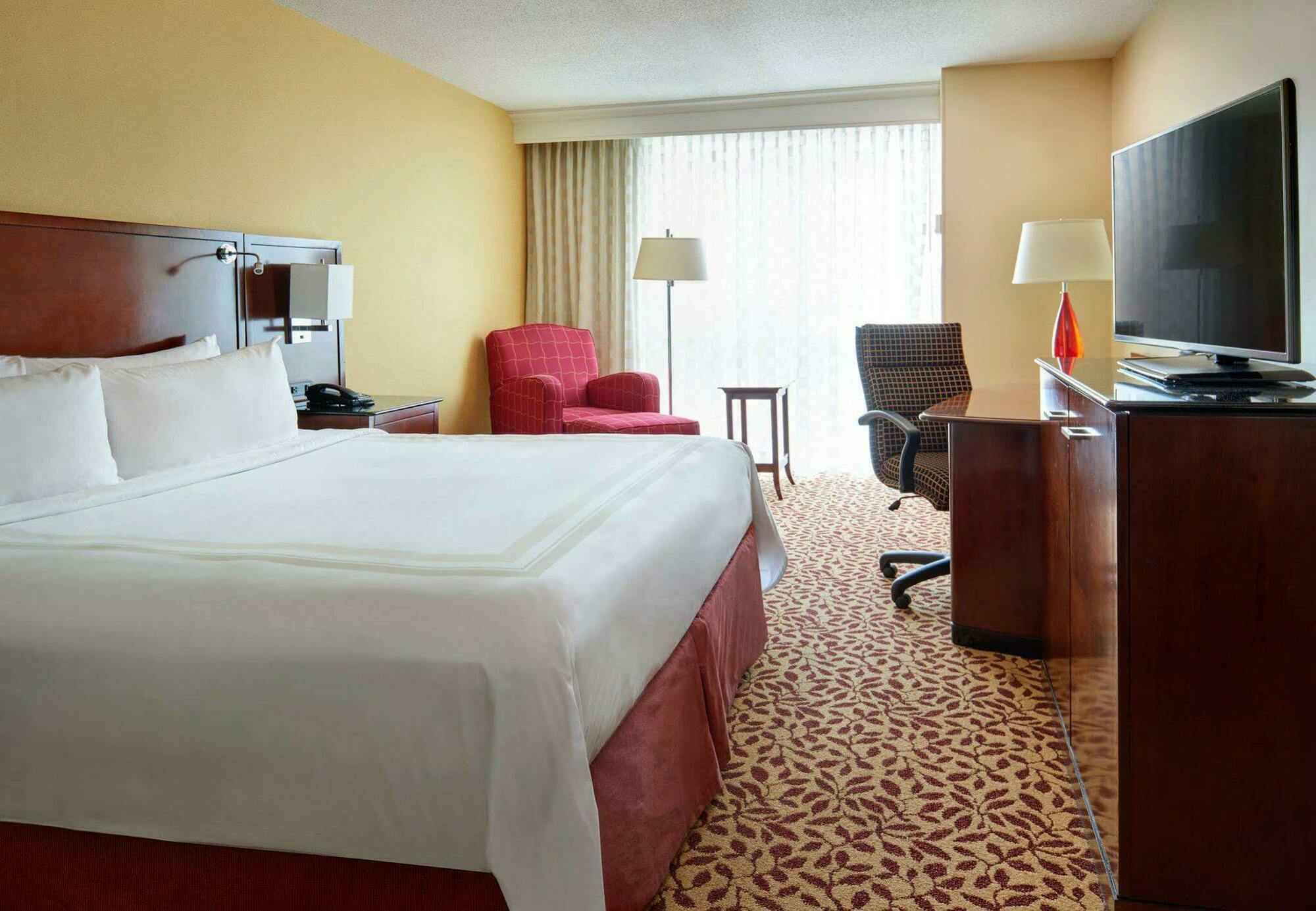 Wyndham Airport Hotel