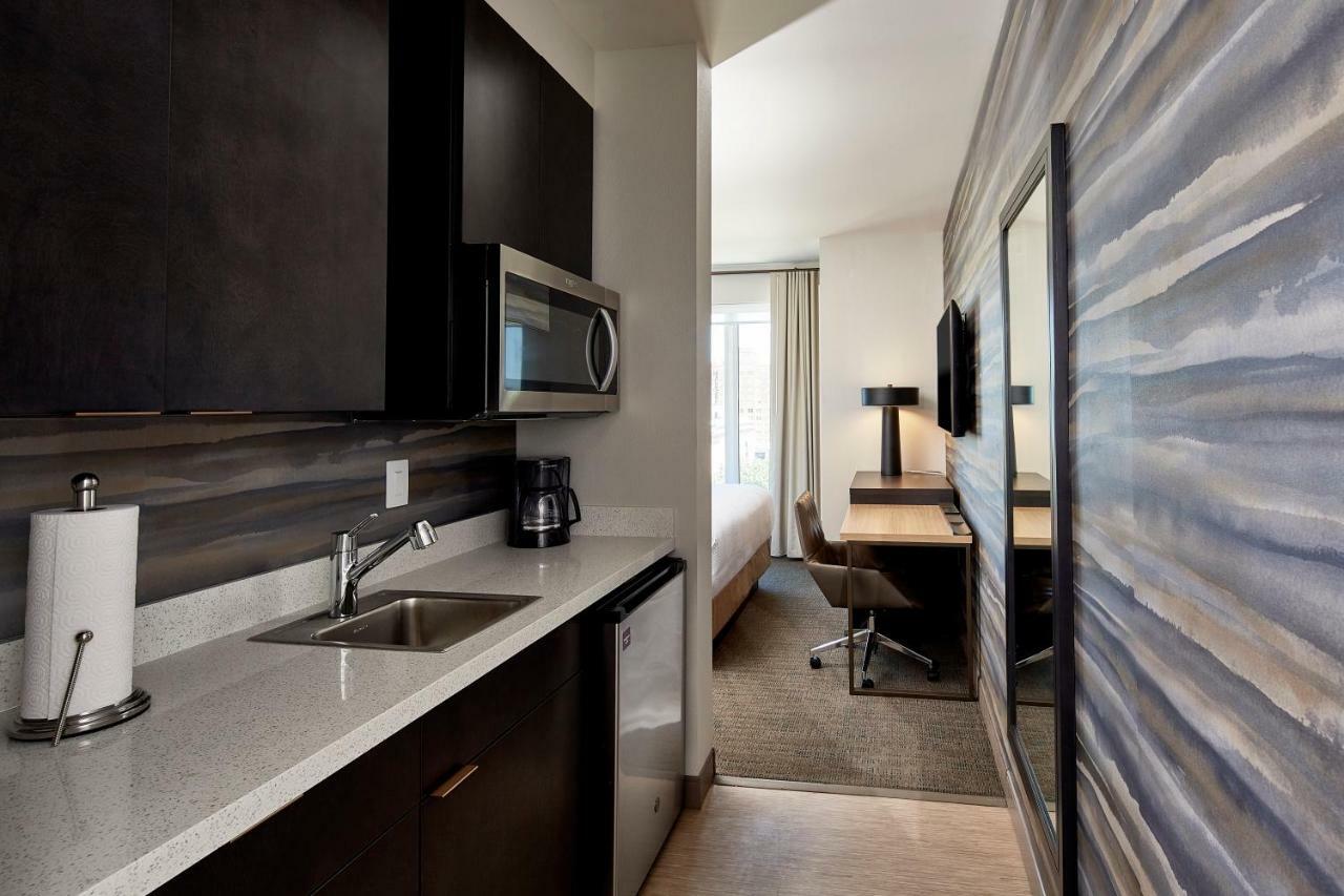 Hotel By Marriott Circle/medical Center 3*