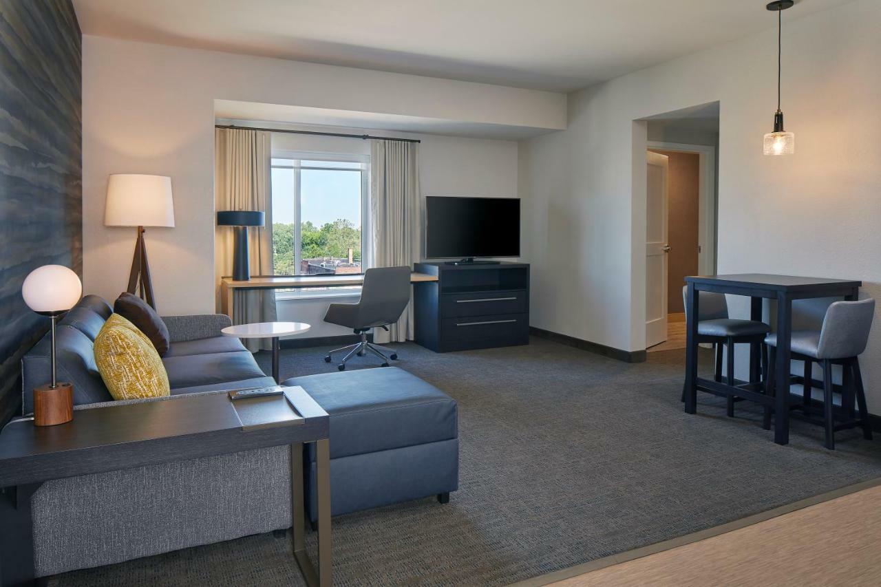 By Marriott Circle/medical Center Hotel Cleveland