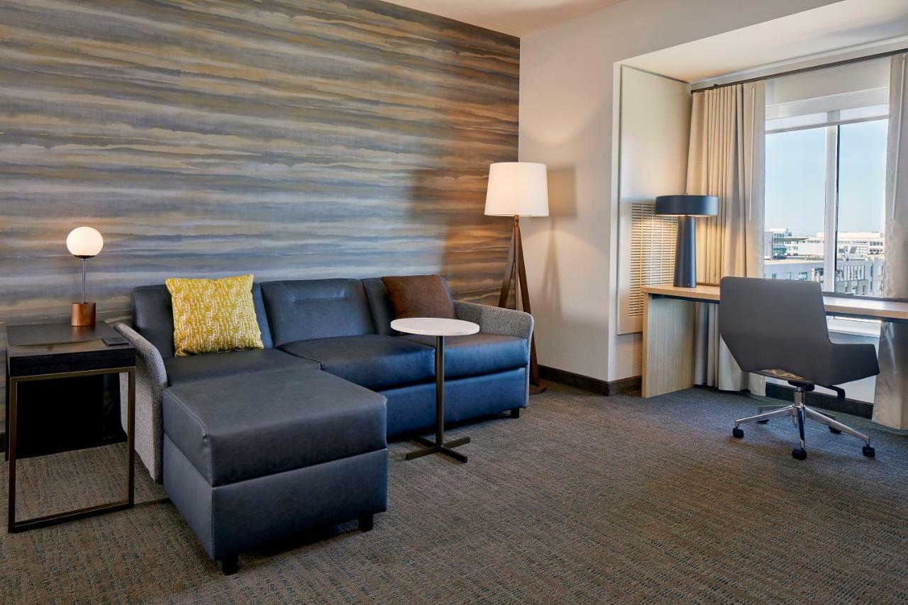 Hotel By Marriott Circle/medical Center 3*
