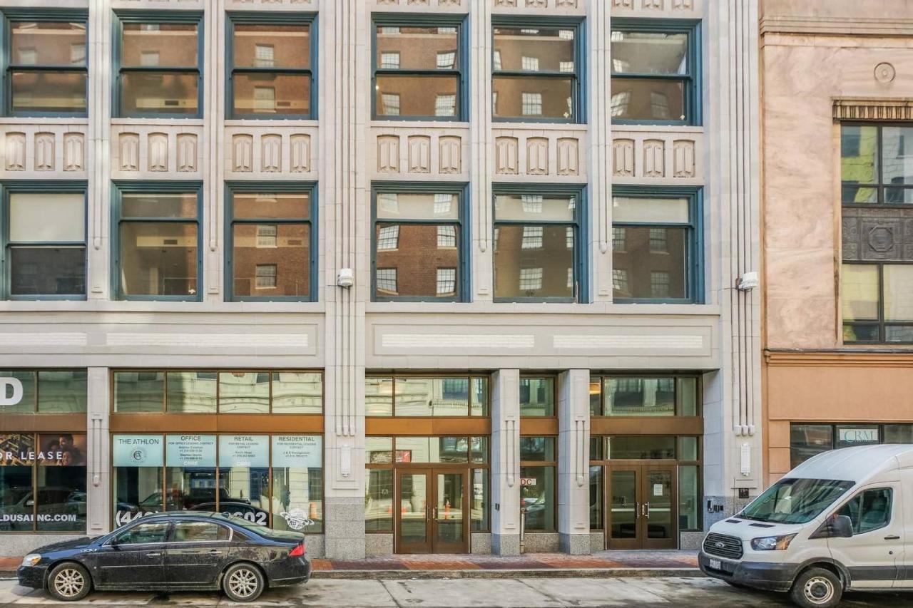 Frontdesk Athlon Apts Downtown *